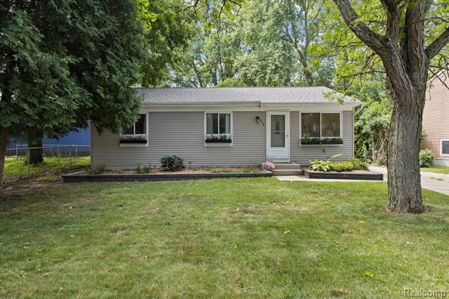 front view picture of 436 Hastings St, Holly, MI. 48442