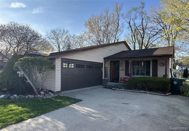 front view picture of 741 Mariday Dr, Lake Orion, MI. 48362