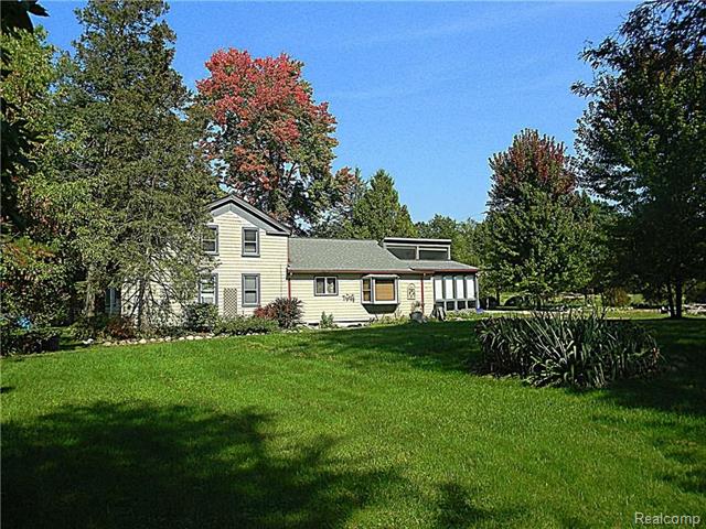 front view picture of 9900 Dartmouth Rd, Clarkston, MI. 48348