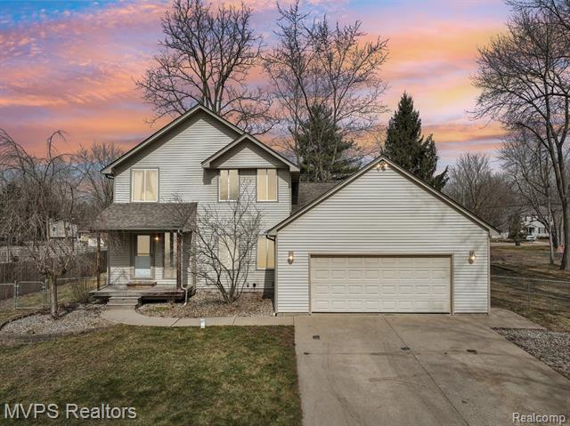 front view picture of 1009 Ferguson Dr, Lake Orion, MI. 48362