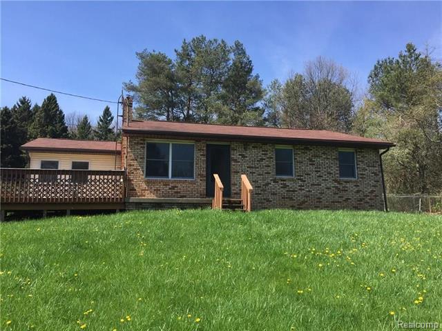 front view picture of 16400 Fish Lake Rd, Holly, MI. 48442