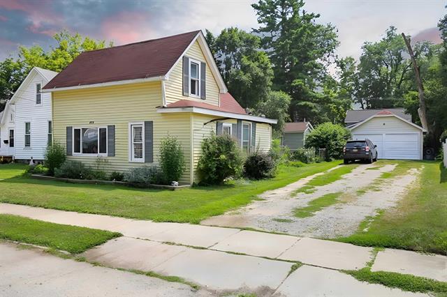 front view picture of 229 W Flint St, Lake Orion, MI. 48362