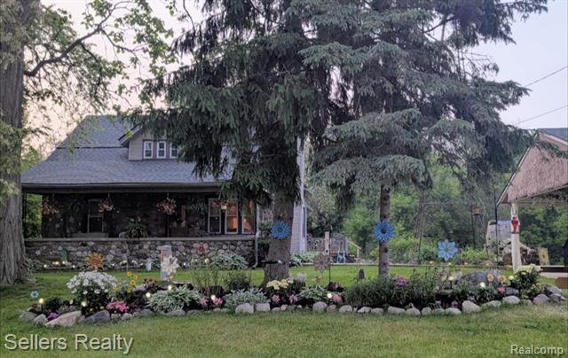 front view picture of 7477 Tucker Rd, Holly, MI. 48442