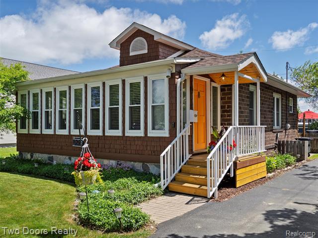 front view picture of 30 Beebe St, Lake Orion, MI. 48362