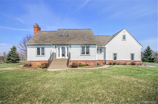 front view picture of 10161 Horseshoe Cir, Clarkston, MI. 48348