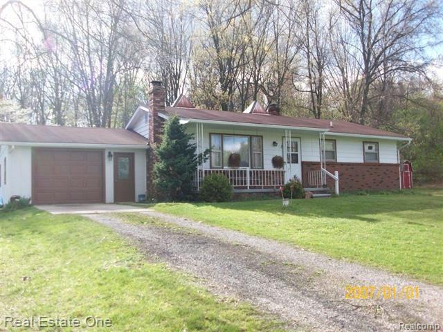 front view picture of 16364 Fish Lake Rd, Holly, MI. 48442