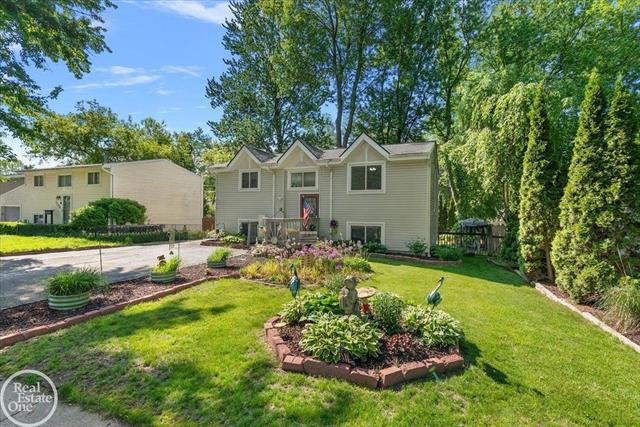 front view picture of 1136 Miller Rd, Lake Orion, MI. 48362