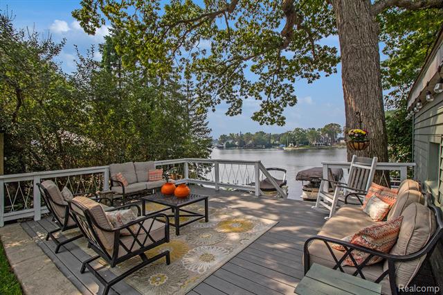 front view picture of 167 Bridge St, Lake Orion, MI. 48362