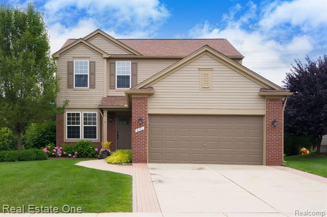 front view picture of 851 Deer Run Lake Rd, Holly, MI. 48442