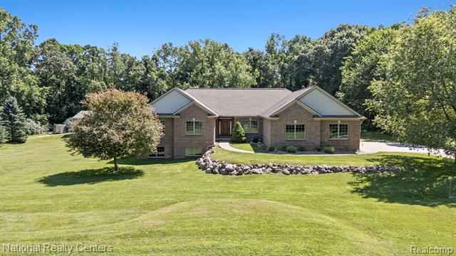 front view picture of 10180 Hadley Rd, Clarkston, MI. 48348