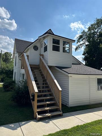 front view picture of 45 E Jackson St, Lake Orion, MI. 48362