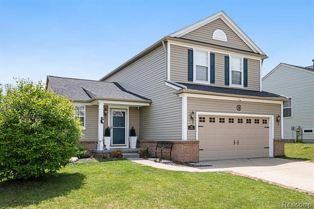 front view picture of 859 Canyon Creek Dr, Holly, MI. 48442