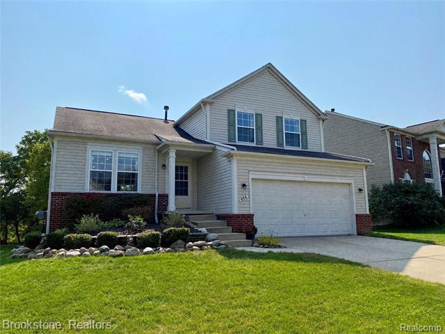 front view picture of 444 Otter Run Rd, Holly, MI. 48442