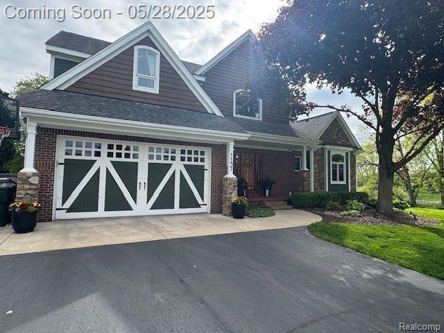 front view picture of 1157 Arbroak Ct, Lake Orion, MI. 48362