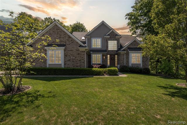 front view picture of 418 Greenan Ln, Lake Orion, MI. 48362