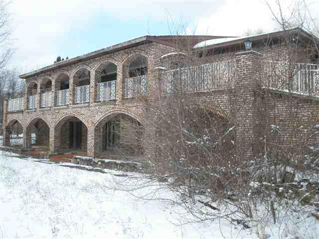 front view picture of 607 Letts Rd, Oakland, MI. 48363