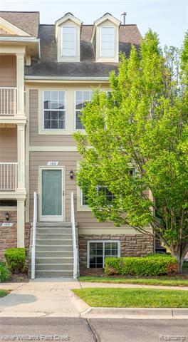 front view picture of 100 Evergreen Trl, Lake Orion, MI. 48362