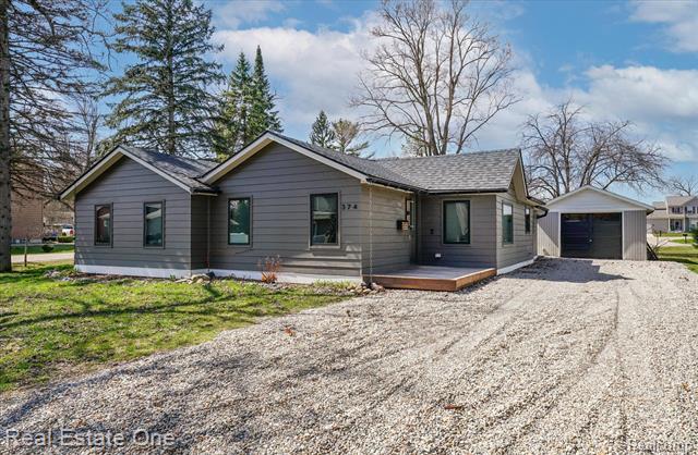 front view picture of 374 Newton Dr, Lake Orion, MI. 48362