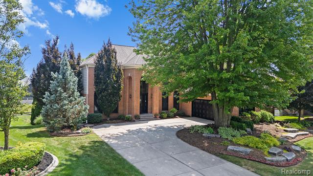 front view picture of 1257 Lake Shore Blvd, Lake Orion, MI. 48362