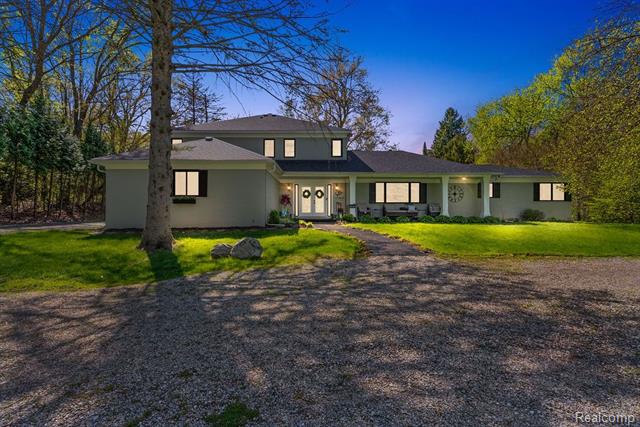 front view picture of 9855 Ortonville Rd, Clarkston, MI. 48348