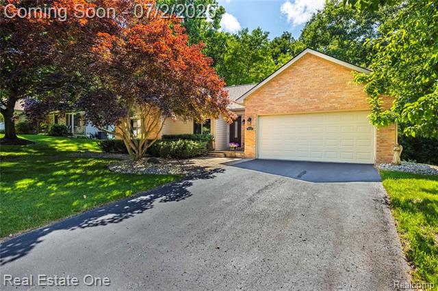 front view picture of 9611 Klais Rd, Clarkston, MI. 48348
