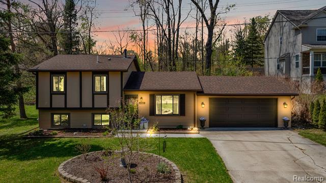 front view picture of 414 Norland St, Lake Orion, MI. 48362