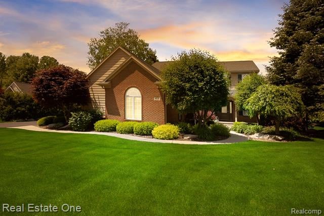 front view picture of 468 Orchard Ridge Dr, Lake Orion, MI. 48362