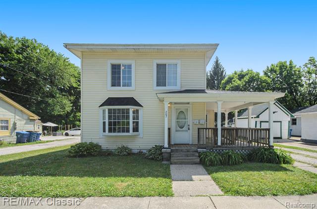 front view picture of 207 Washington St, Holly, MI. 48442