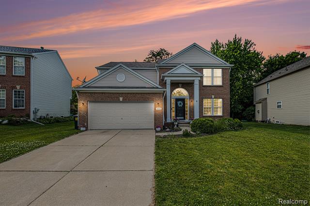 front view picture of 894 Canyon Creek Dr, Holly, MI. 48442
