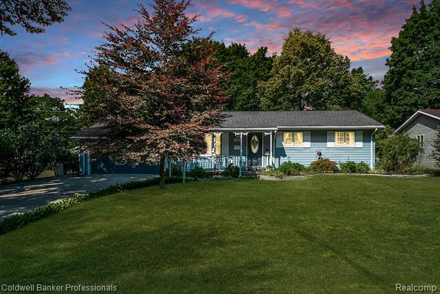 front view picture of 451 Hauxwell Dr, Lake Orion, MI. 48362