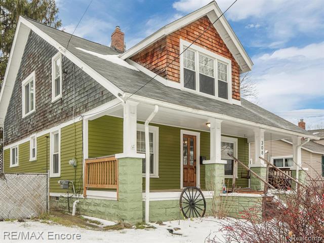 front view picture of 308 Oakland St, Holly, MI. 48442
