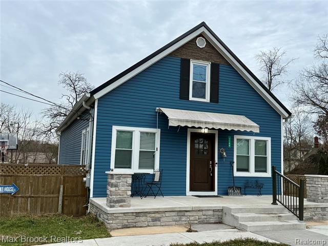 front view picture of 1146 S Long Lake Blvd, Lake Orion, MI. 48362