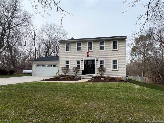 front view picture of 6201 E Holly Rd, Holly, MI. 48442