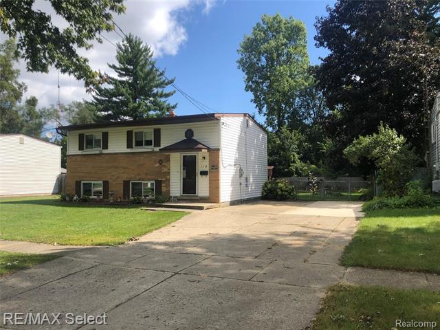 front view picture of 118 N Corbin St, Holly, MI. 48442
