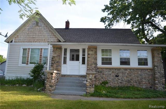 front view picture of 503 Elm St, Holly, MI. 48442