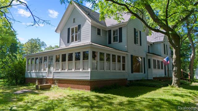front view picture of 5390 Oakhill Rd, Clarkston, MI. 48348
