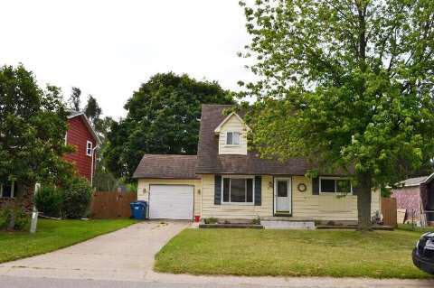 front view picture of 313 Airport Dr, Holly, MI. 48442