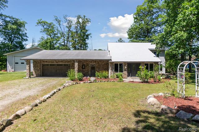 front view picture of 3990 S Sashabaw Rd, Clarkston, MI. 48348