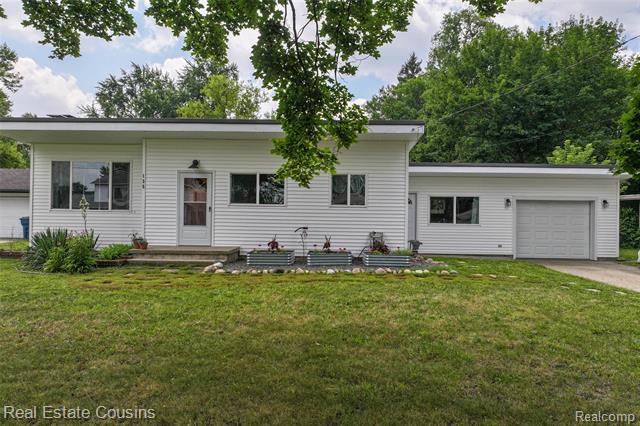 front view picture of 135 Bevin Dr, Holly, MI. 48442