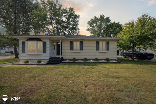front view picture of 206 Thomas St, Holly, MI. 48442