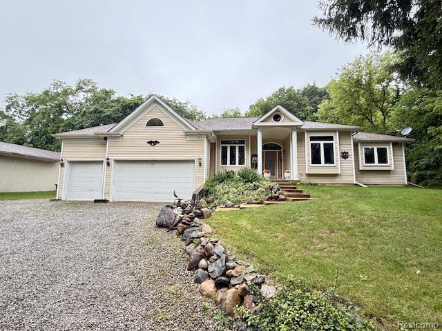 front view picture of 889 Cronkite Dr, Lake Orion, MI. 48362