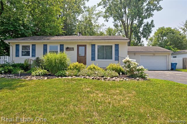 front view picture of 705 Richard St, Holly, MI. 48442