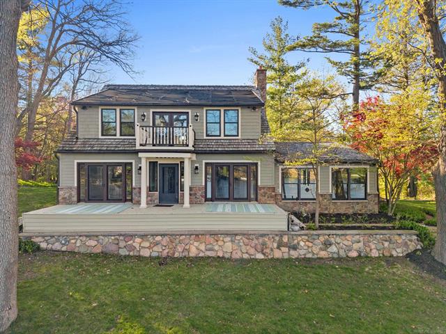 front view picture of 1071 Nakomis Trl, Lake Orion, MI. 48362