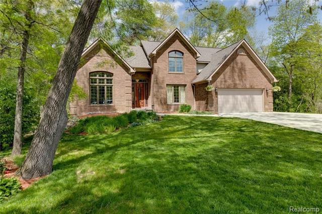 front view picture of 169 Waterview Dr, Lake Orion, MI. 48362