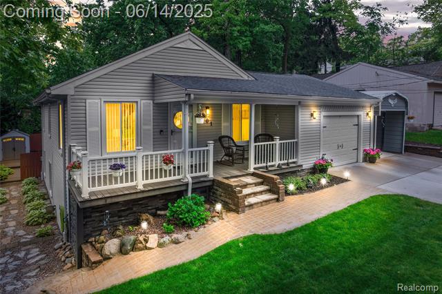 front view picture of 901 Ridge Rd, Lake Orion, MI. 48362