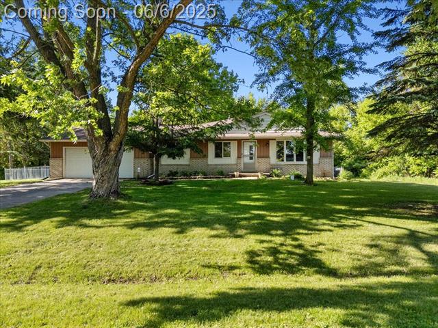 front view picture of 1227 Taos Dr, Fenton, MI. 48430