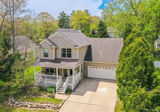 front view picture of 880 Frank Rd, Lake Orion, MI. 48362