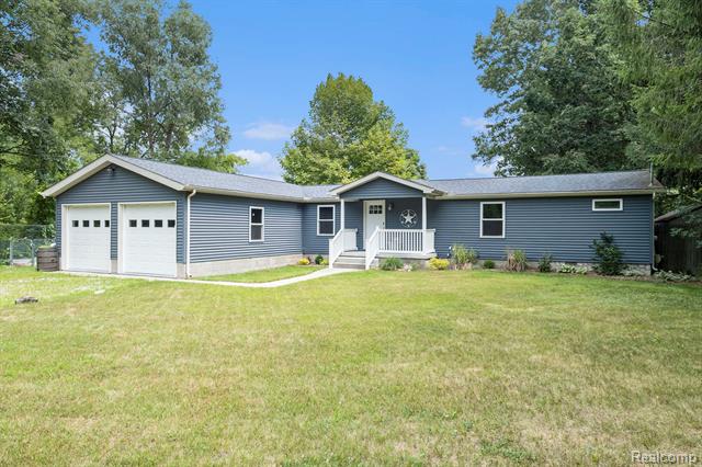 front view picture of 1015 Old Leake Ct, Holly, MI. 48442