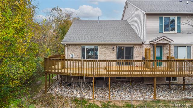 front view picture of 1023 Old Leake Ct, Holly, MI. 48442