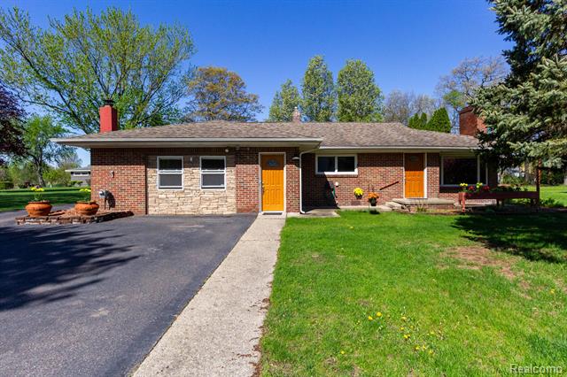 front view picture of 1119 Lambert Dr, Holly, MI. 48442